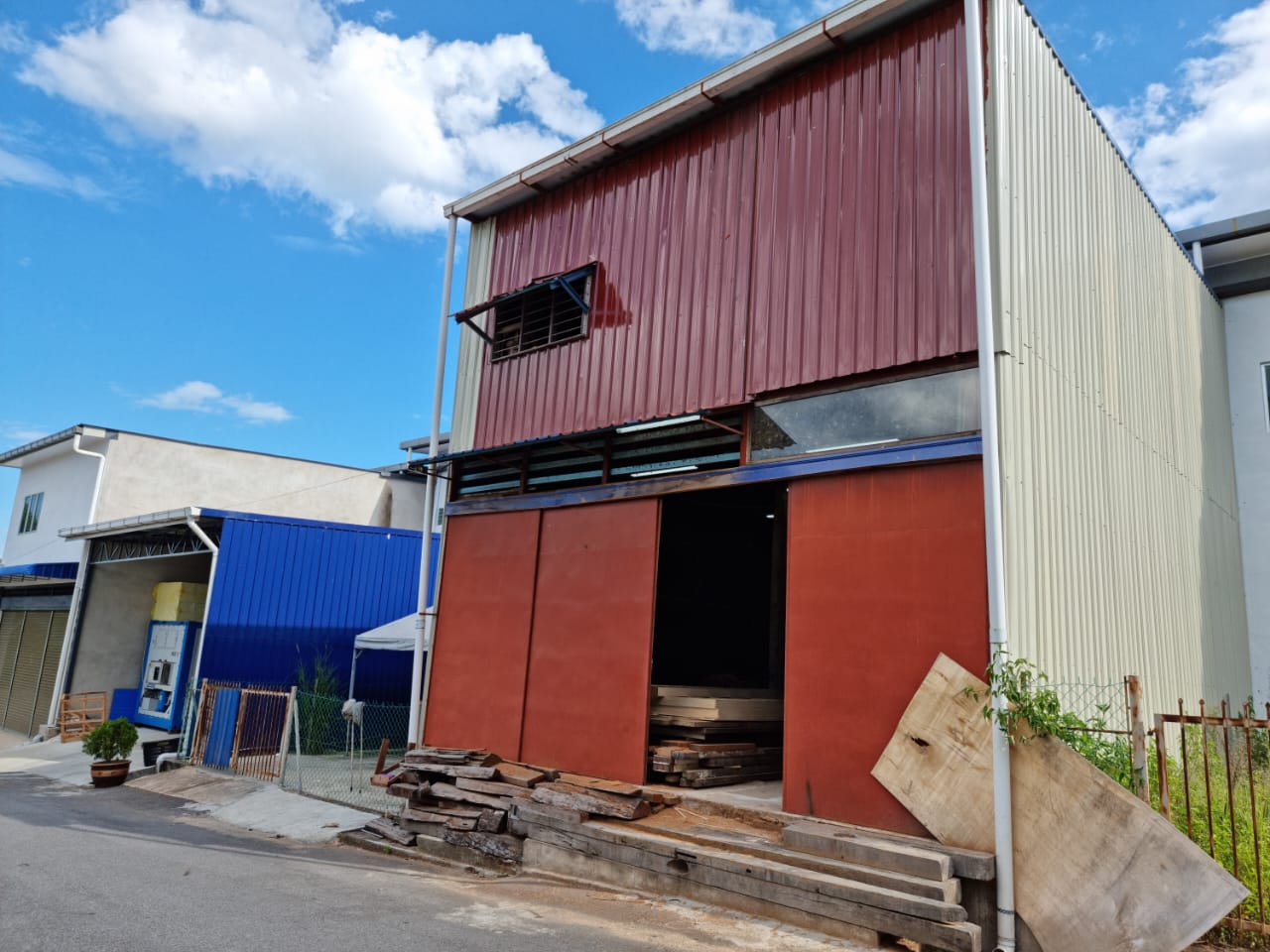 TY Door Specialist factory building in Kawasan Perindustrian Yakin, Raub